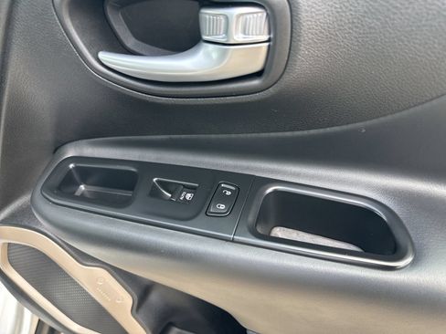 Used 2016 Jeep Renegade Limited AWD/4WD image 40
