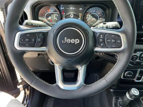 Used 2025 Jeep Wrangler Unlimited Sahara AWD/4WD image 20