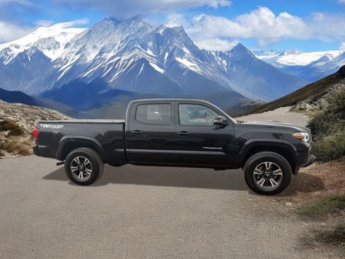 Used 2019 Toyota Tacoma TRD Sport w/ TRD Premium Sport Package image 6