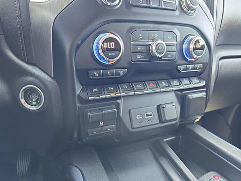 Used 2021 GMC Sierra 1500 Denali w/ Denali Ultimate Package AWD/4WD image 25