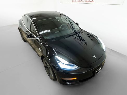 Used 2020 Tesla Model 3 Standard Range Plus image 2
