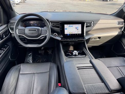 Used 2024 Jeep Wagoneer L Series II w/ Flexible Seating Group AWD/4WD image 3
