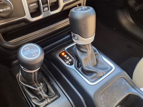 Used 2021 Jeep Wrangler Unlimited Sahara image 12