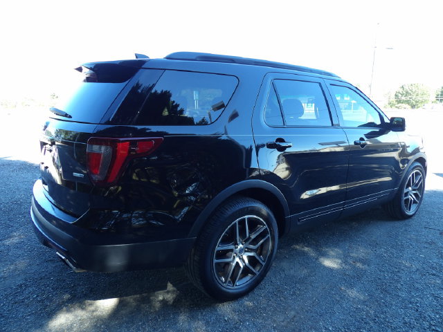 Used 2017 Ford Explorer Sport w/ Equipment Group 401A AWD/4WD image 5