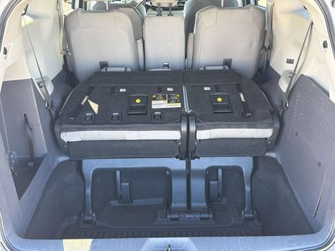 Certified 2023 Toyota Sienna LE FWD image 7