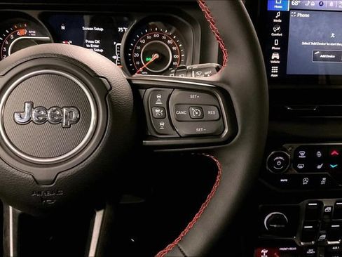 Used 2024 Jeep Wrangler Unlimited Rubicon w/ Convenience Group AWD/4WD image 19