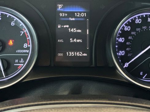 Used 2020 Toyota Camry LE FWD image 9