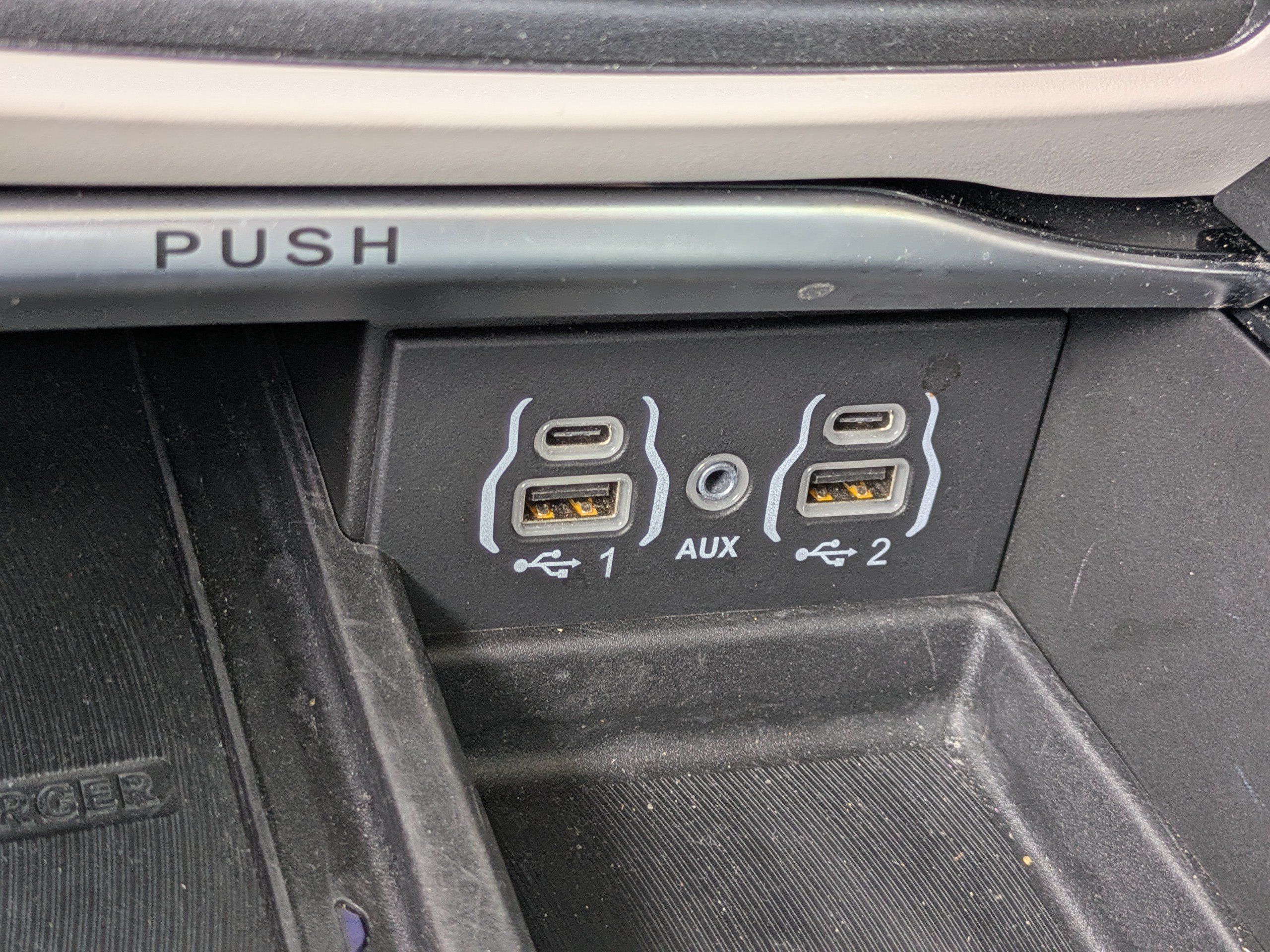Used 2022 Chrysler Pacifica Limited FWD image 29