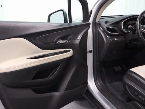 Used 2022 Buick Encore Preferred w/ Safety Package image 9