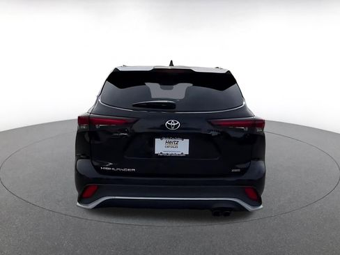 Used 2024 Toyota Highlander XSE FWD image 12