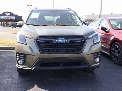 Used 2022 Subaru Forester Limited image 4