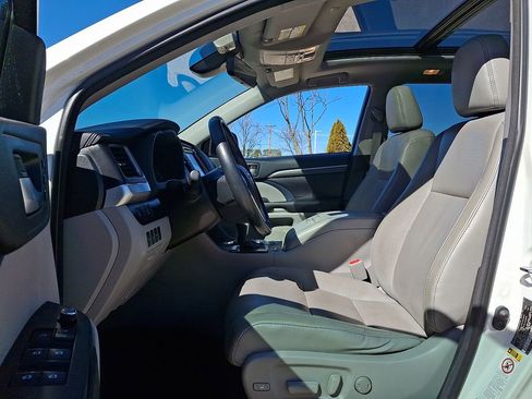 Used 2018 Toyota Highlander Limited Platinum image 10