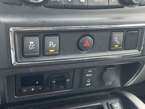 Used 2017 Nissan Titan SL w/ Chrome Package image 10