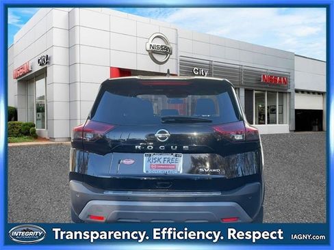 Certified 2021 Nissan Rogue SV image 7