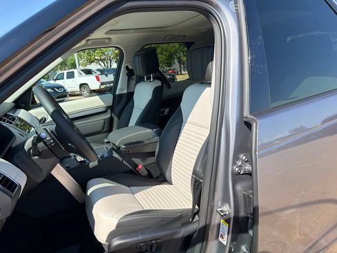 Used 2026 Land Rover Discovery Dynamic SE AWD/4WD image 9