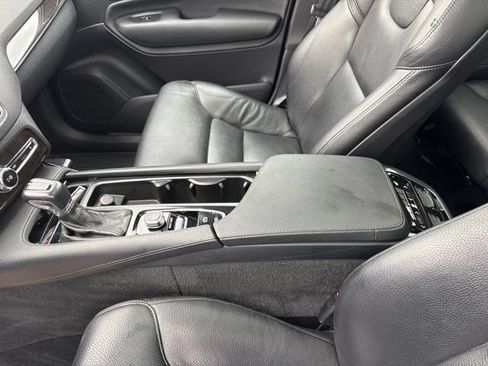 Used 2017 Volvo XC90 T6 Momentum w/ Vision Package AWD/4WD image 17