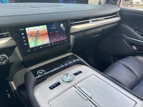 Used 2026 Lincoln Navigator Reserve AWD/4WD image 14