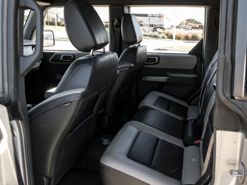 Used 2022 Ford Bronco Wildtrak image 36