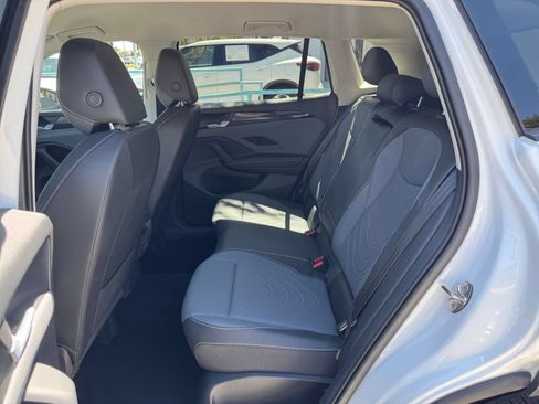 Used 2026 Volkswagen Tiguan SE FWD image 28