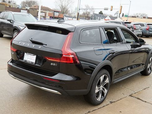 New 2026 Volvo V60 B5 Cross Country Plus w/ Climate Package image 9