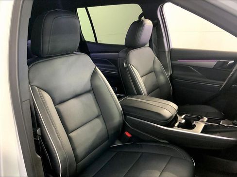 Used 2025 Buick Enclave Preferred FWD image 7