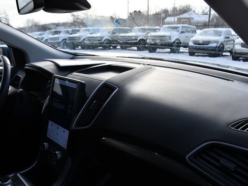 Used 2022 Ford Edge SEL w/ Convenience Package image 15