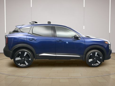 Certified 2026 Nissan Kicks SR FWD image 8
