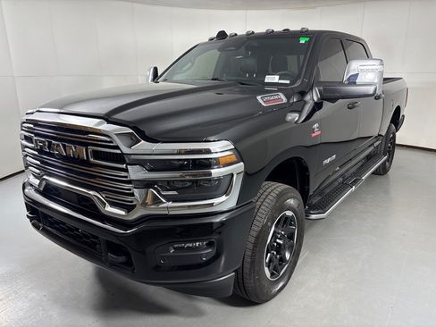 Used 2025 RAM 2500 Laramie w/ Towing Technology Group AWD/4WD image 4