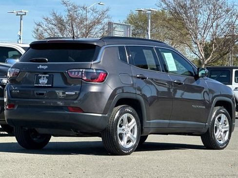 Used 2023 Jeep Compass Latitude image 4