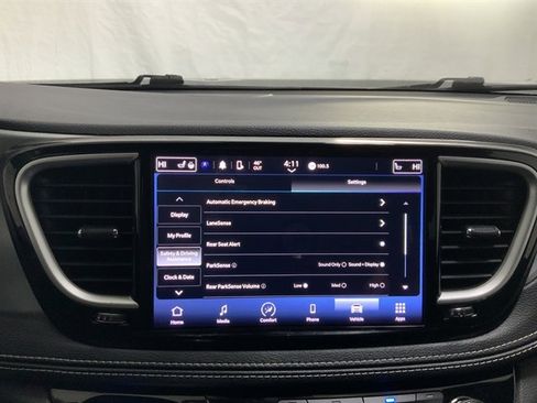 Used 2023 Chrysler Pacifica Touring image 28