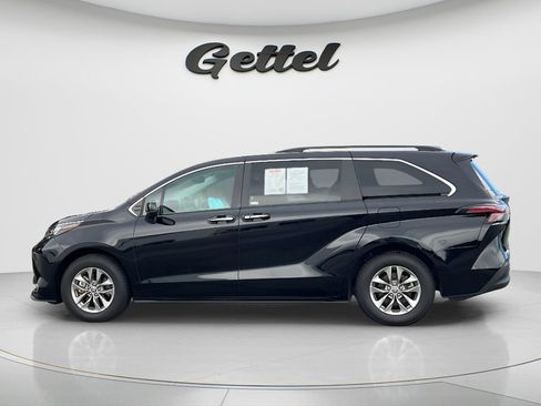 Used 2024 Toyota Sienna XLE FWD image 7