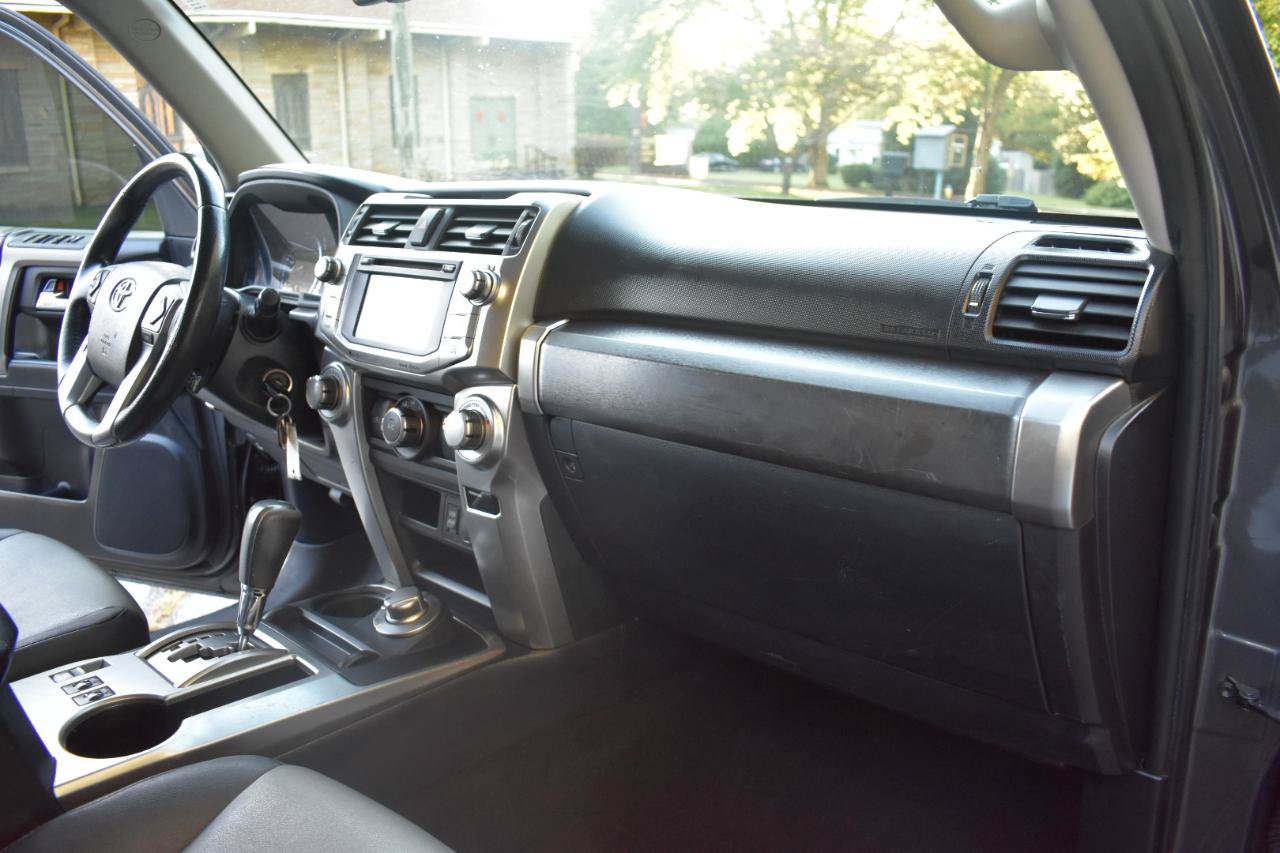 Used 2016 Toyota 4Runner SR5 Premium AWD/4WD image 22