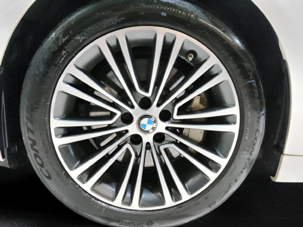 Used 2019 BMW 540i xDrive AWD/4WD image 36