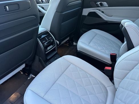 Used 2025 BMW X7 xDrive40i w/ Executive Package image 4