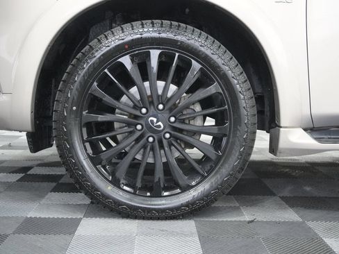 Used 2018 INFINITI QX80 4WD w/ Driver Assistance Package image 32