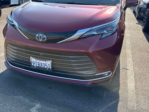 Used 2025 Toyota Sienna Platinum AWD/4WD image 16