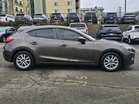 Used 2016 MAZDA MAZDA3 i Touring w/ Popular Equipment Package image 8