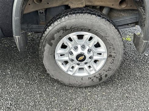 Used 2024 Chevrolet Silverado 2500 LT image 25
