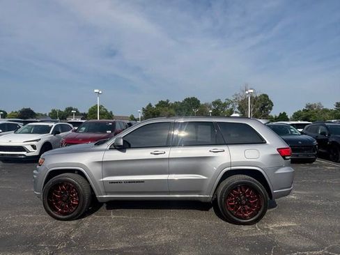 Used 2019 Jeep Grand Cherokee Altitude AWD/4WD image 8