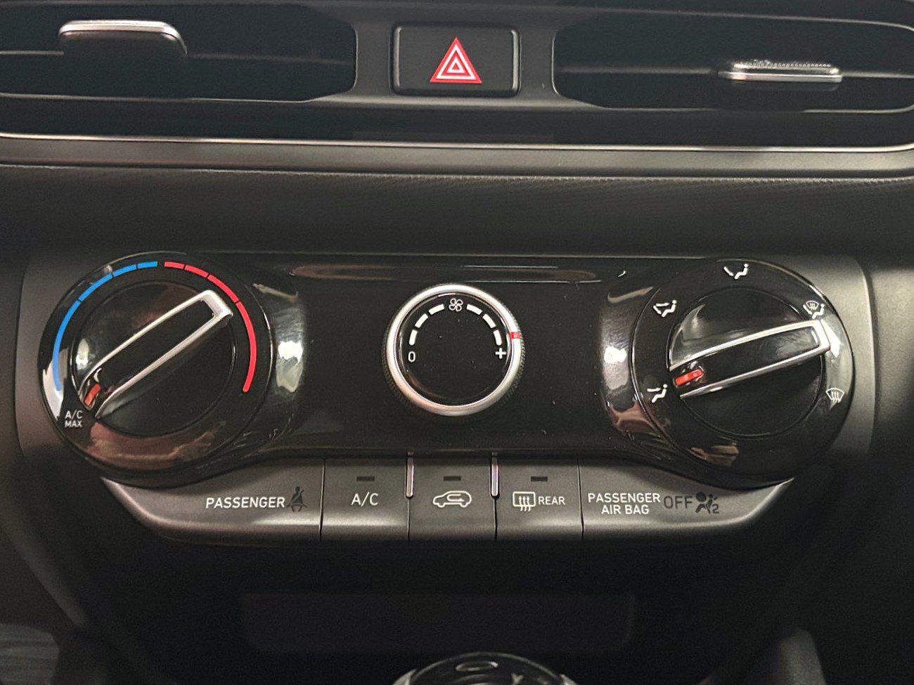 Used 2023 Hyundai Kona SEL AWD/4WD image 26