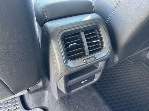 Used 2022 Volkswagen Taos SE image 26