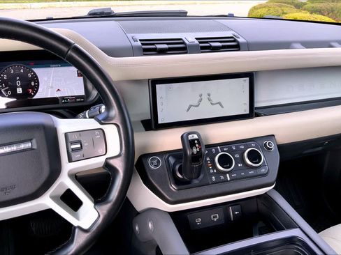 Used 2020 Land Rover Defender 110 SE image 6