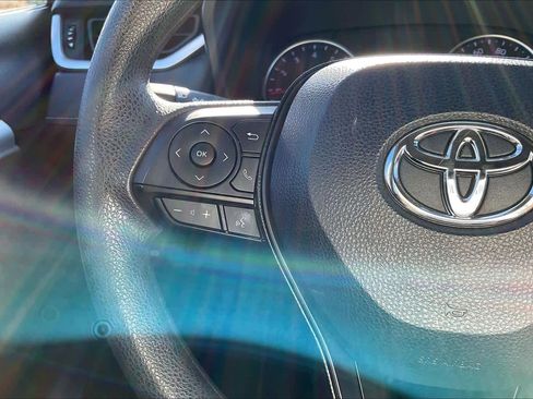Used 2019 Toyota RAV4 LE w/ Carpet Mat Package image 19