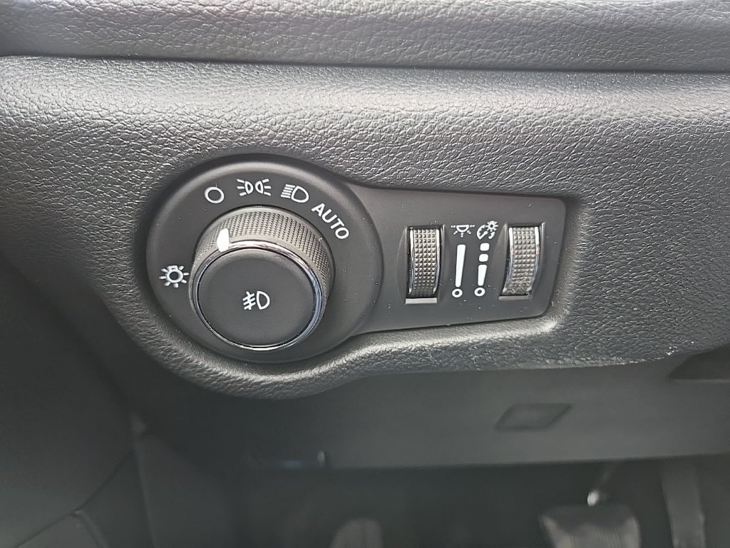 New 2026 Chrysler Pacifica Select w/ S Appearance Package FWD image 46