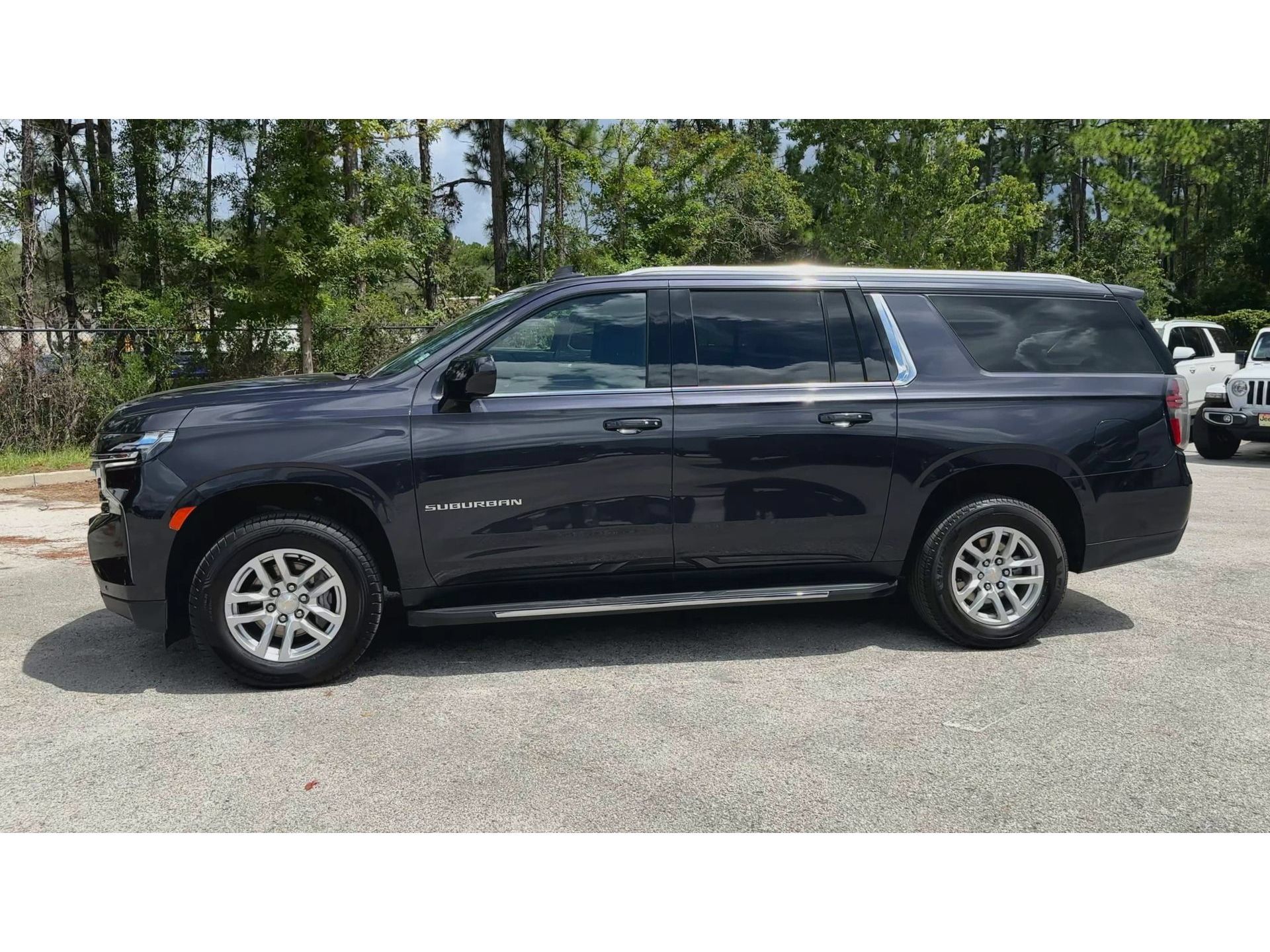 Certified 2024 Chevrolet Suburban LT AWD/4WD image 5