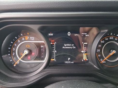 Used 2024 Jeep Gladiator Sport image 7