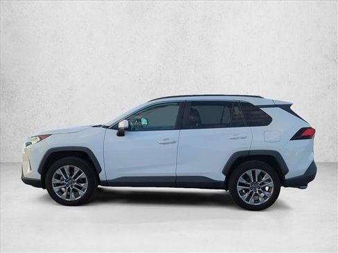 Used 2019 Toyota RAV4 XLE Premium image 5