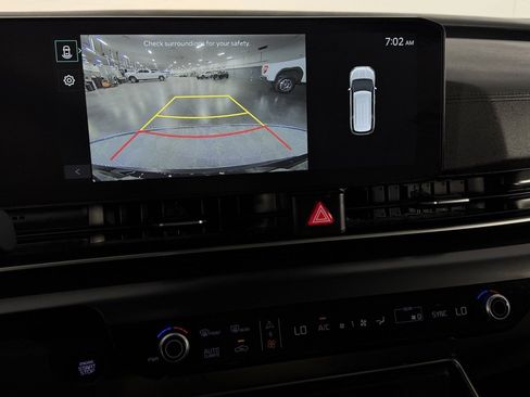 Used 2025 Kia Carnival image 20