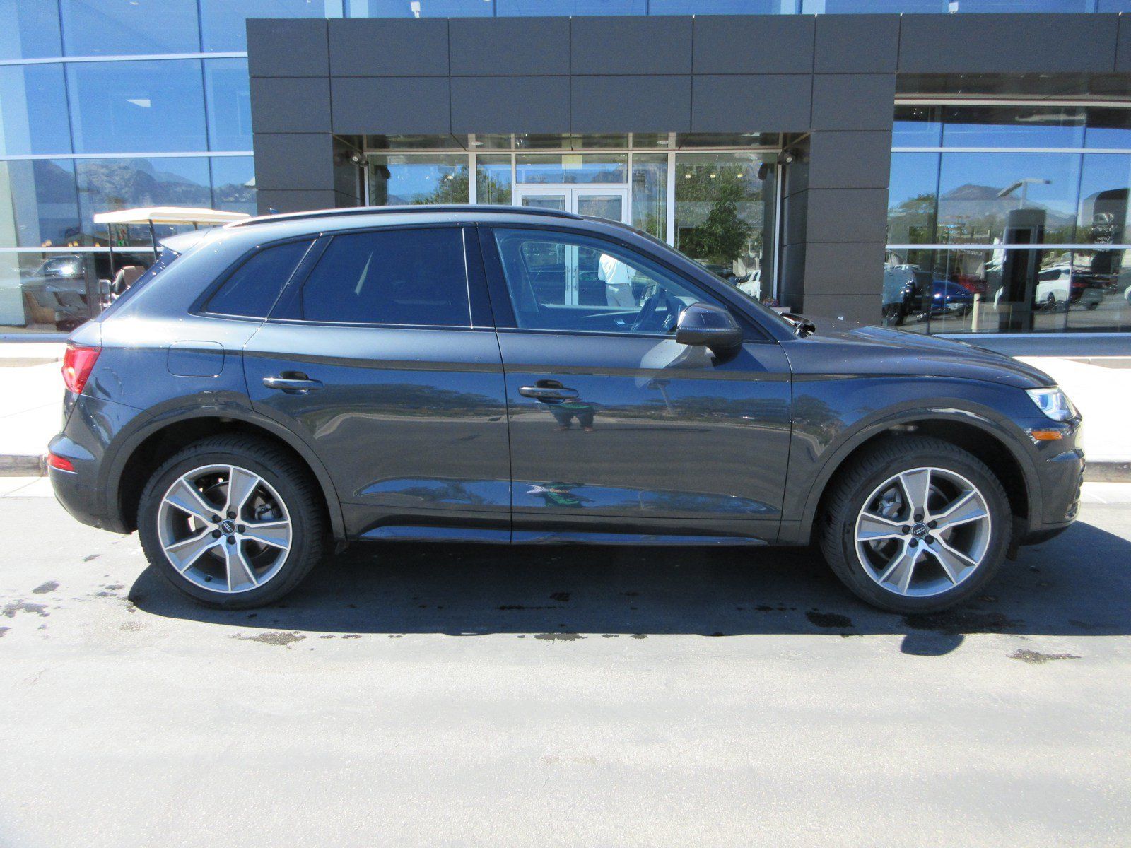 Used 2020 Audi Q5 2.0T Premium Plus w/ Premium Plus Package AWD/4WD image 12