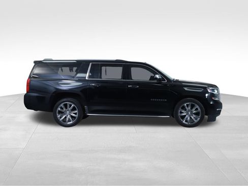 Used 2017 Chevrolet Suburban Premier RWD image 12